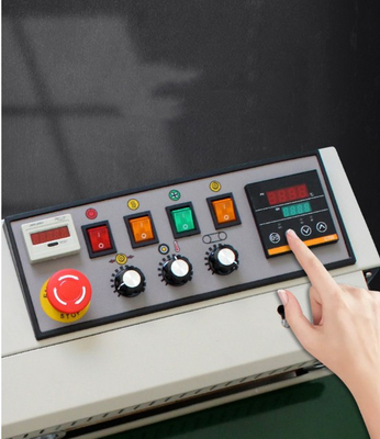 Máquina de sellado automático de velocidad máxima de 12 m/min para soluciones de embalaje de cartones comerciales
