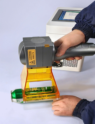 Fácil de mover 20W 30W grabador de metal portátil con aire de enfriamiento área de grabado 100x100mm